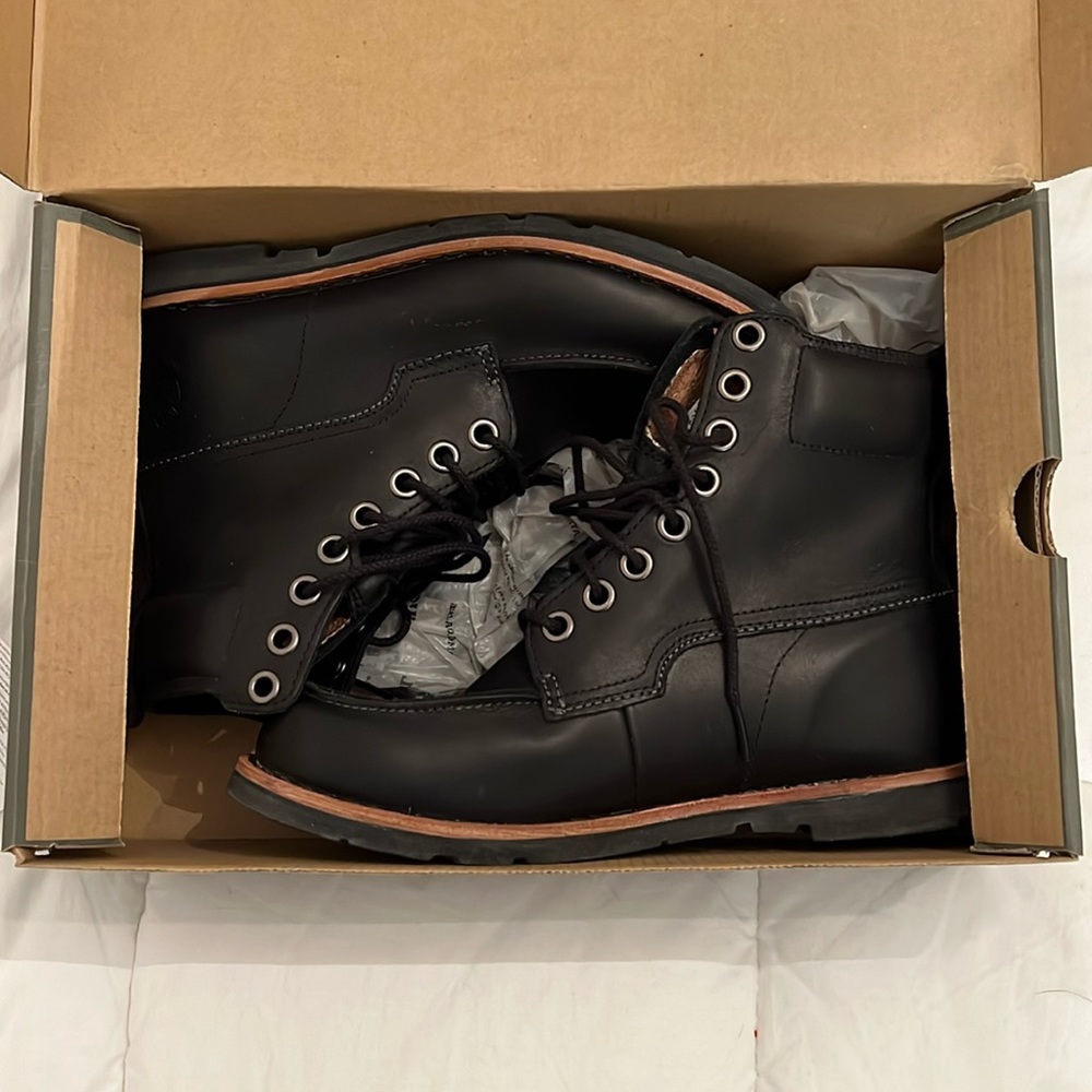 Men’s Timberland black boots